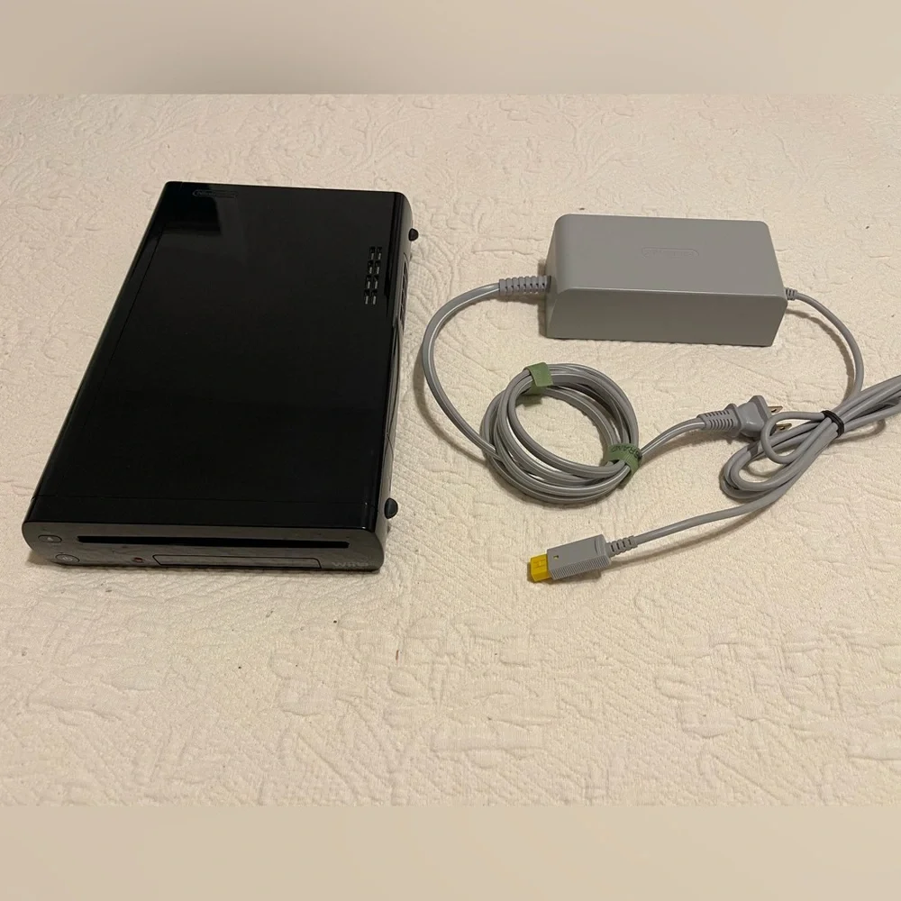 Huge WiiU Console Bundle W/ Gamepad, Controllers, Mario Kart 8 Kit, 16 Games ++